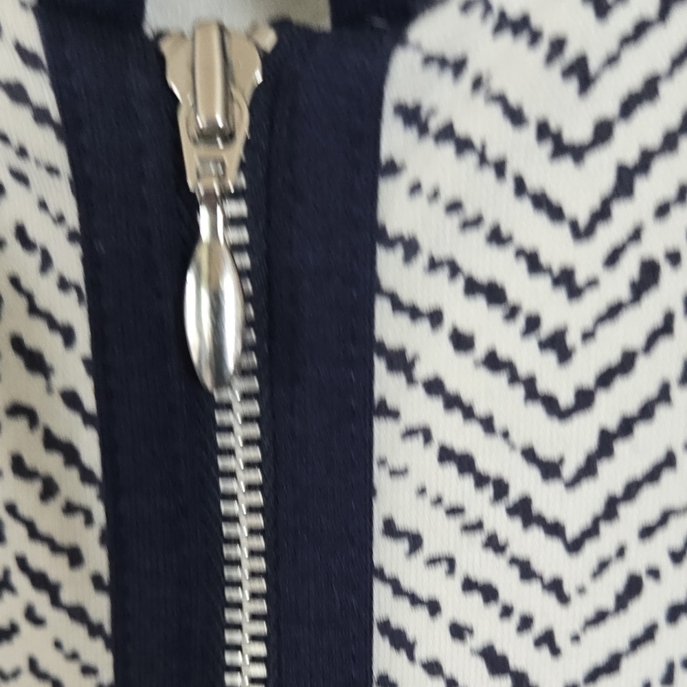 Chico's Weekends Navy & White Patterned Knit Vest Size 1 Unisex - Picture 7 of 7